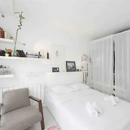 Apartment Contemporary Chic By Place De La Nation